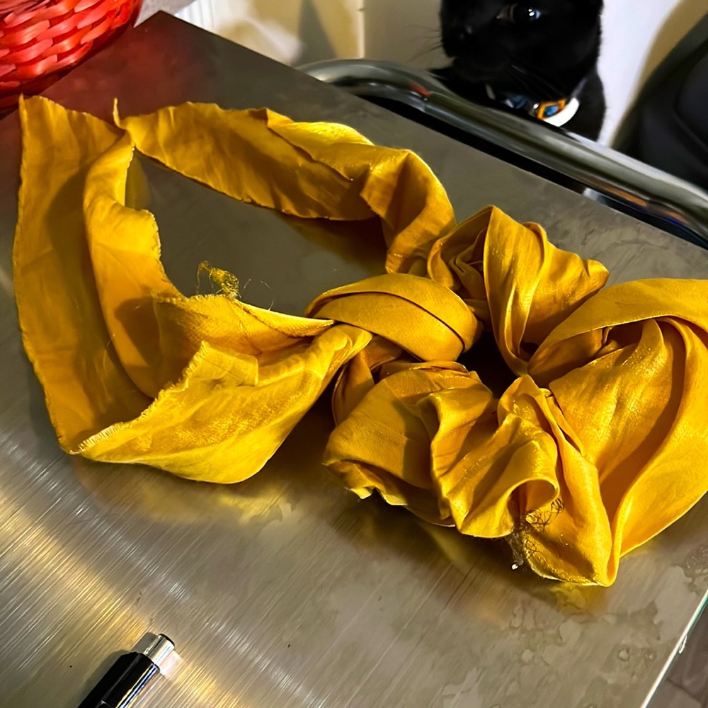 gold scrunchie w ribbon